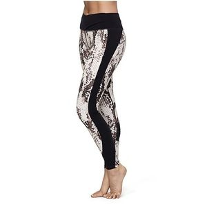 Manduka Wrapped Up Legging Snake